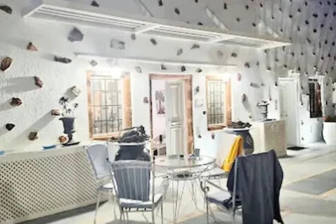 2-Luxury-houses-for-sale-in-Santorini-Firostefani-43