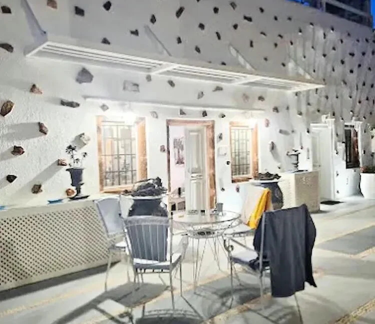 2-Luxury-houses-for-sale-in-Santorini-Firostefani-43