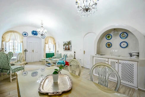 2-Luxury-houses-for-sale-in-Santorini-Firostefani-5