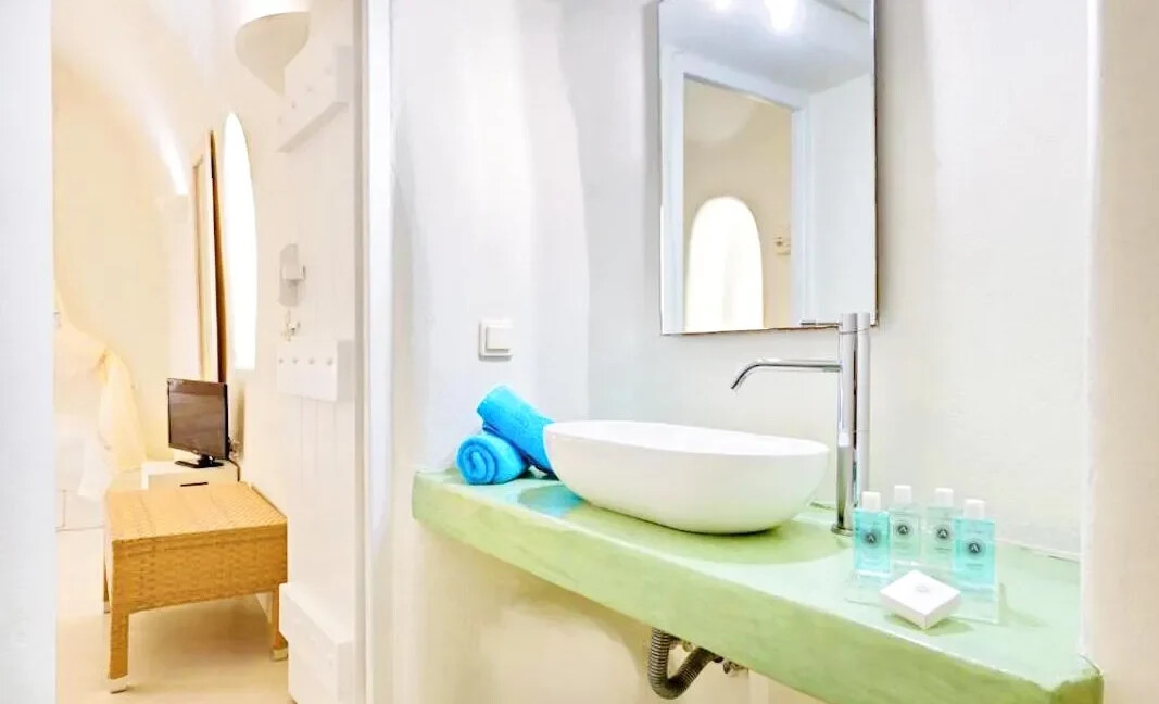 Home in Santorini for sale 28