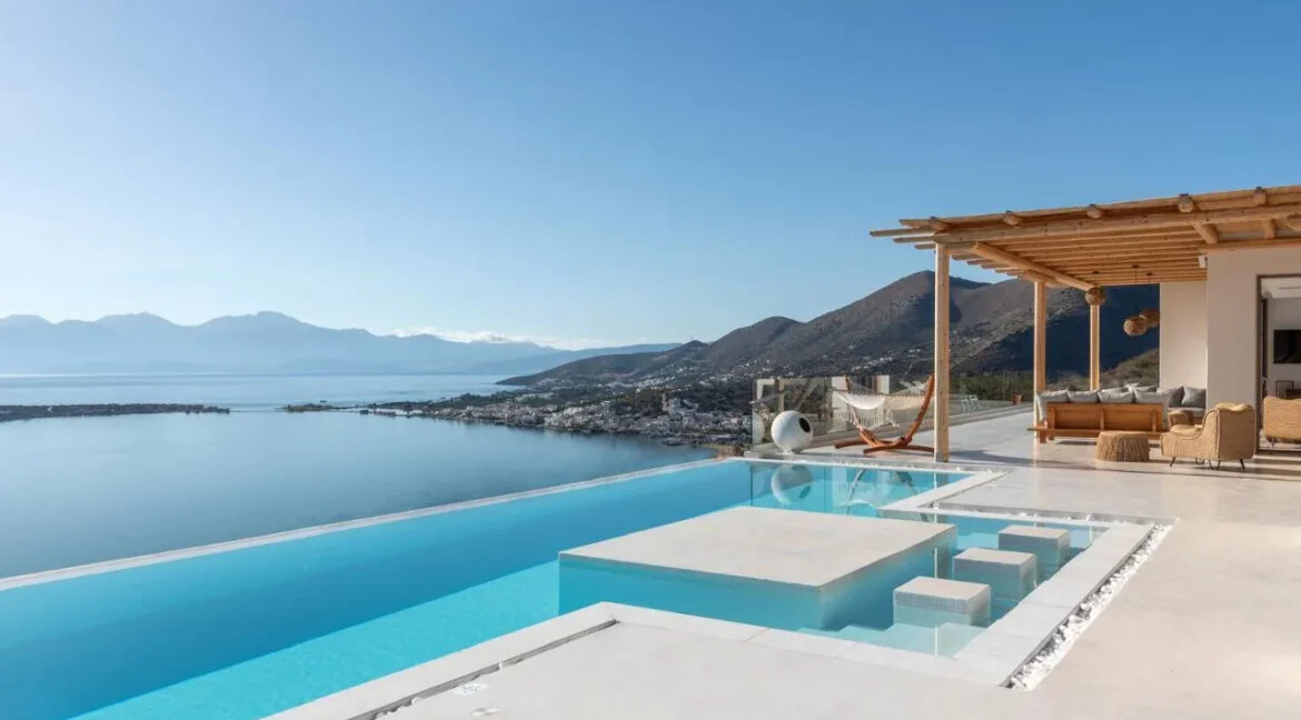Luxurious Villa for Sale in Elounda, Crete 2