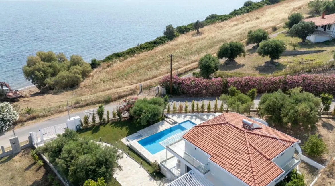 Luxury Beachfront Villa for Sale in Halkidiki 5