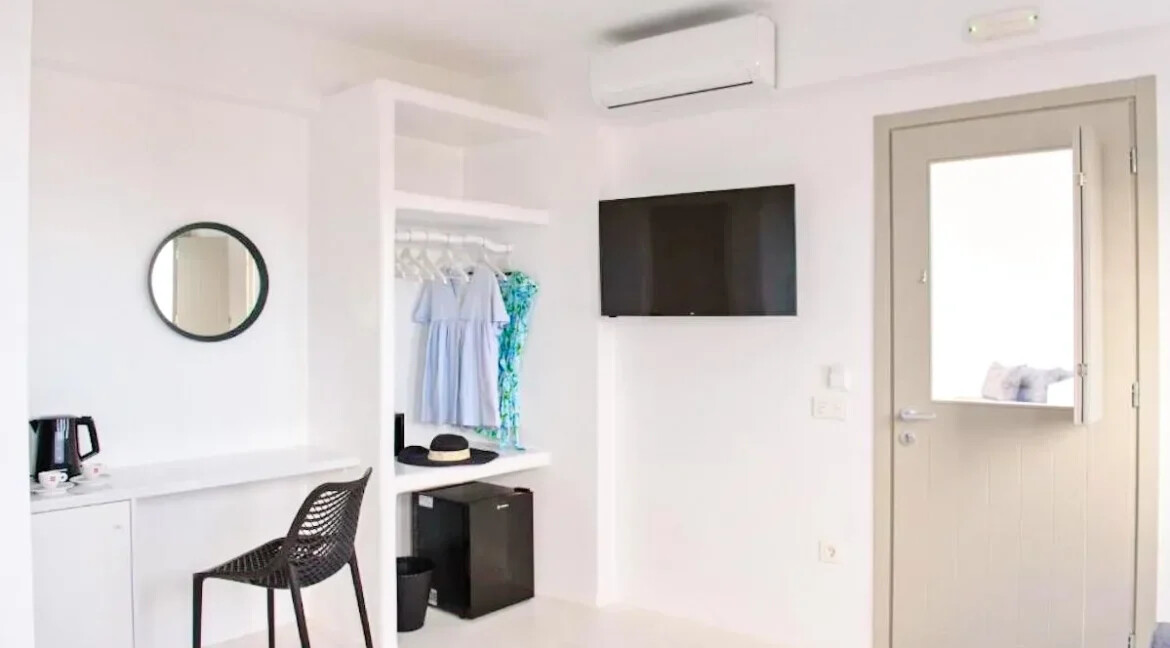 Luxury Suite for Sale in Santorini, Greece 1