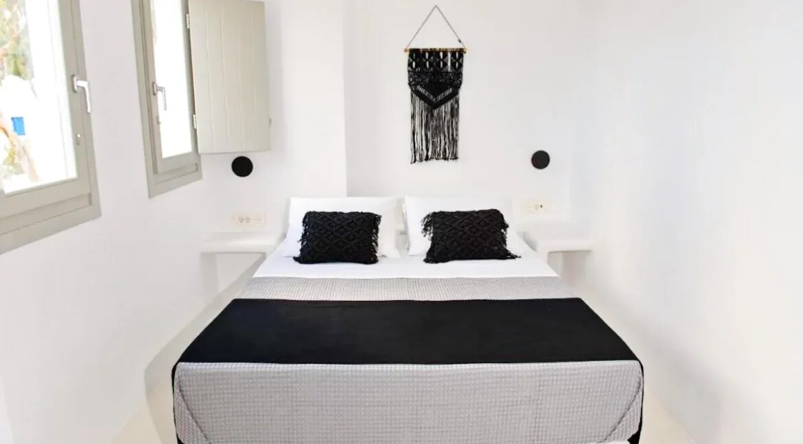 Luxury Suite for Sale in Santorini, Greece 14