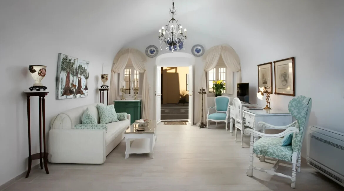 Luxury houses for sale in Santorini, Firostefani 10