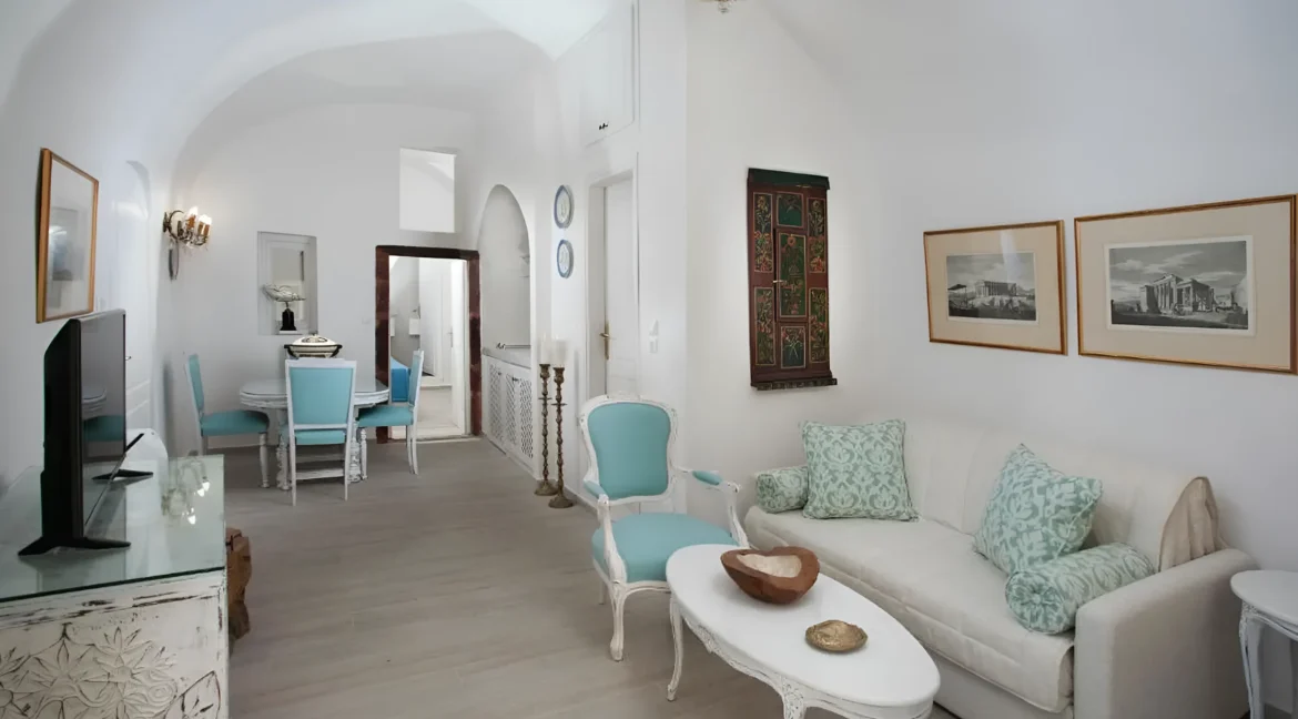 Luxury houses for sale in Santorini, Firostefani 11