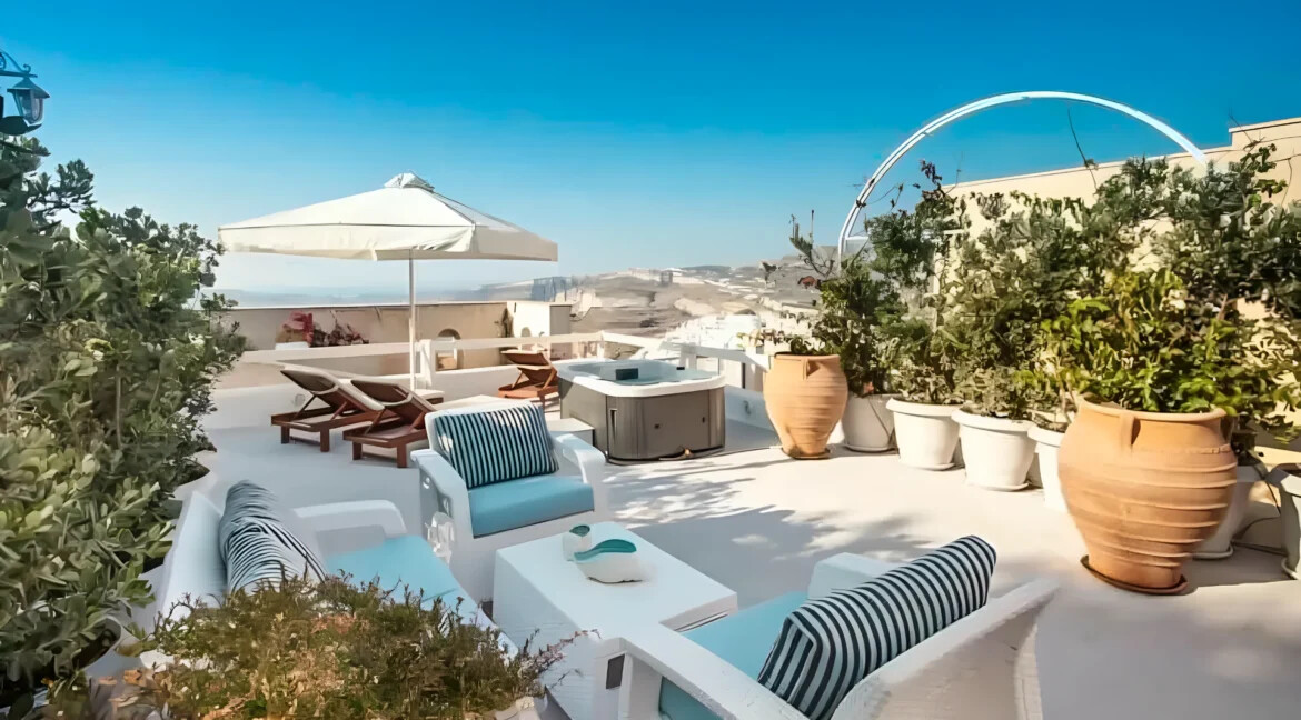 Luxury houses for sale in Santorini, Firostefani