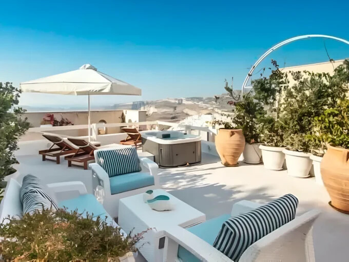 Luxury houses for sale in Santorini, Firostefani