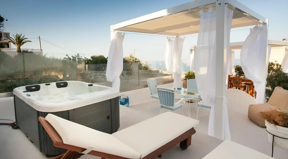 Luxury houses for sale in Santorini, Firostefani 2