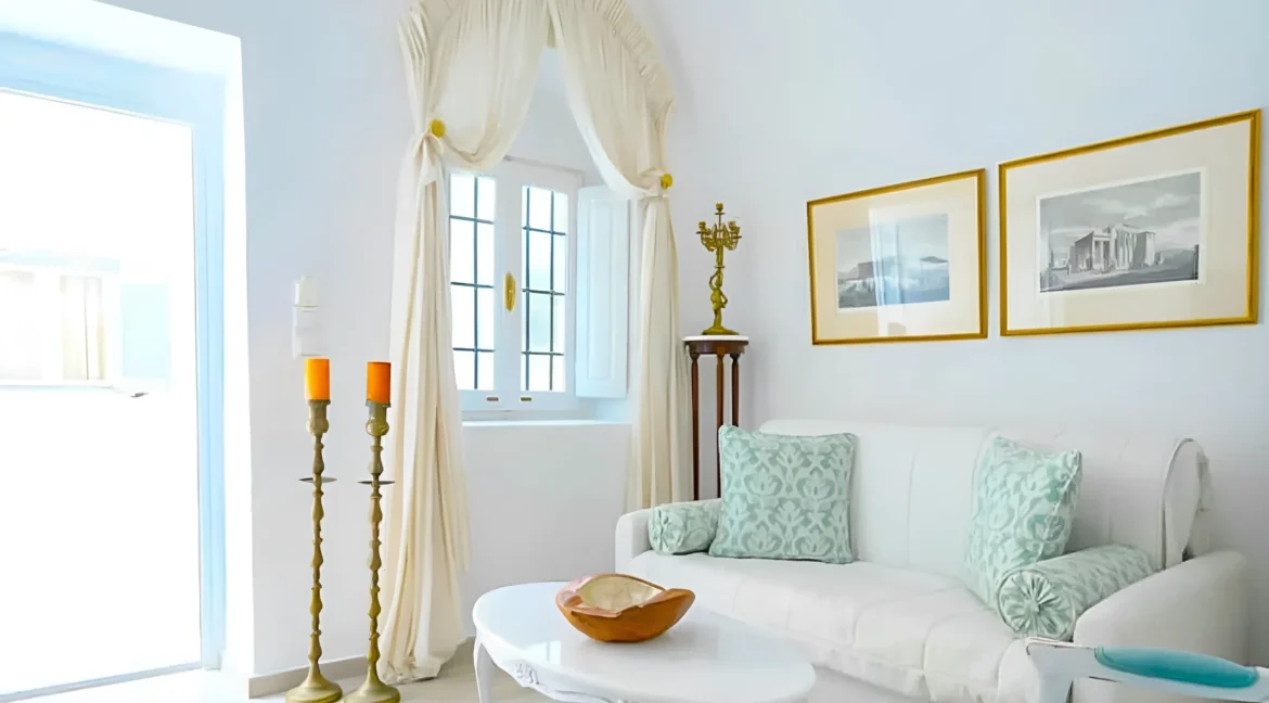 Luxury houses for sale in Santorini, Firostefani 23