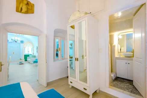 Luxury houses for sale in Santorini, Firostefani 28