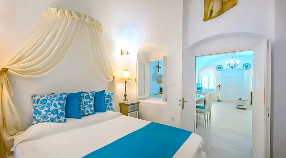 Luxury houses for sale in Santorini, Firostefani 29