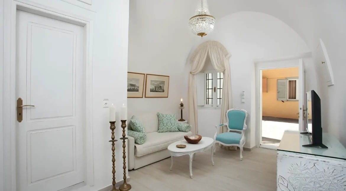 Luxury houses for sale in Santorini, Firostefani 9