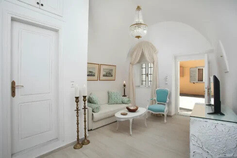 Luxury houses for sale in Santorini, Firostefani 9