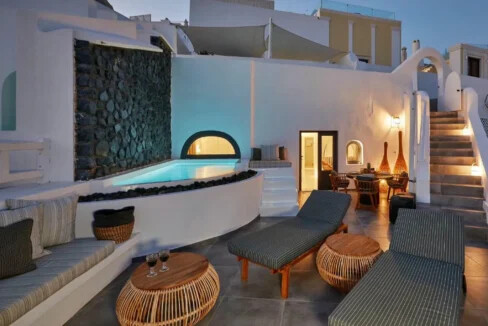 Stunning Cave House for Sale in Imerovigli, Santorini 4