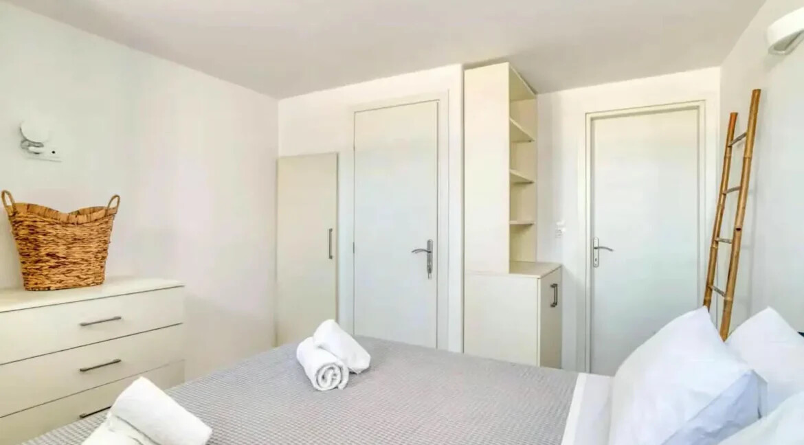 Villa for Sale Paros, Luxurious Two-Bedroom Residence 31