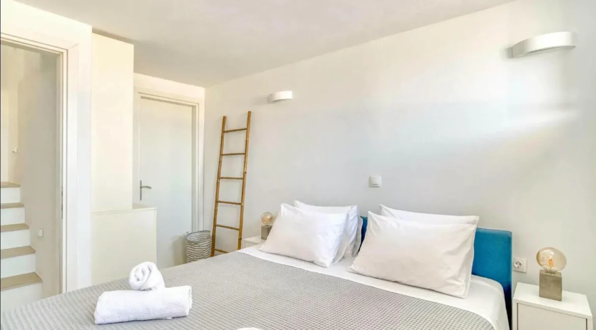 Villa for Sale Paros, Luxurious Two-Bedroom Residence 32