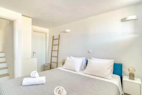 Villa for Sale Paros, Luxurious Two-Bedroom Residence 32