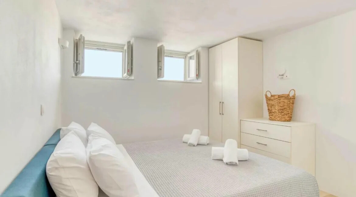 Villa for Sale Paros, Luxurious Two-Bedroom Residence 33
