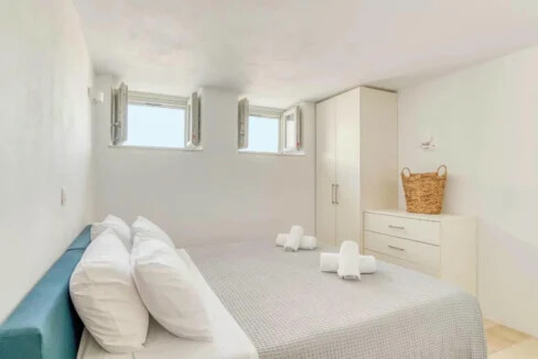 Villa for Sale Paros, Luxurious Two-Bedroom Residence 33