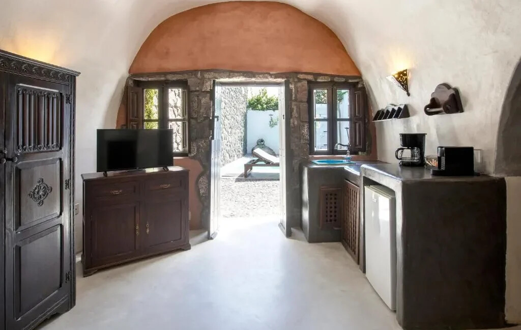 Villa with Private Pool in Megalochori Santorini 1