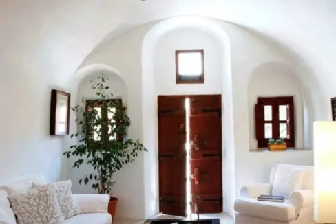 Villa with Private Pool in Megalochori Santorini 11