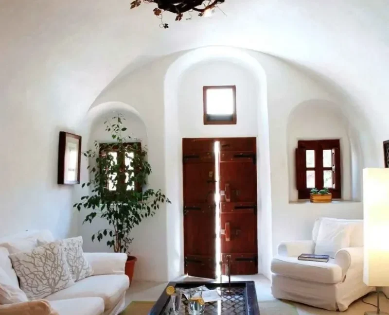 Villa with Private Pool in Megalochori Santorini 11