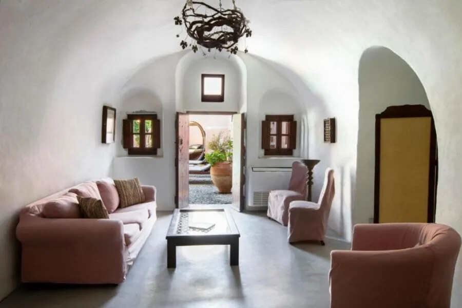 Villa with Private Pool in Megalochori Santorini 13