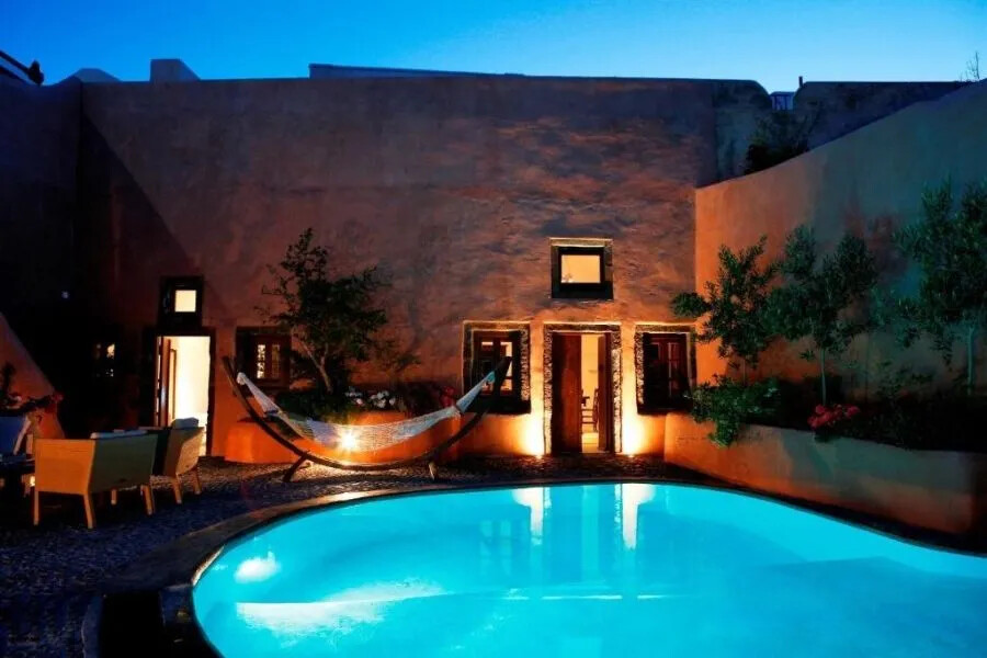 Villa with Private Pool in Megalochori Santorini 16