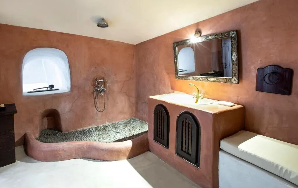 Villa with Private Pool in Megalochori Santorini 18