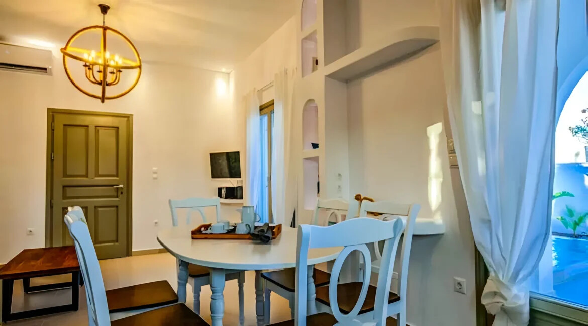 2 Houses for Sale in Santorini Perivolos 12