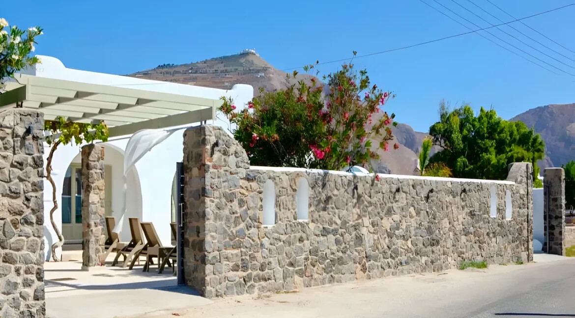 2 Houses for Sale in Santorini Perivolos 20