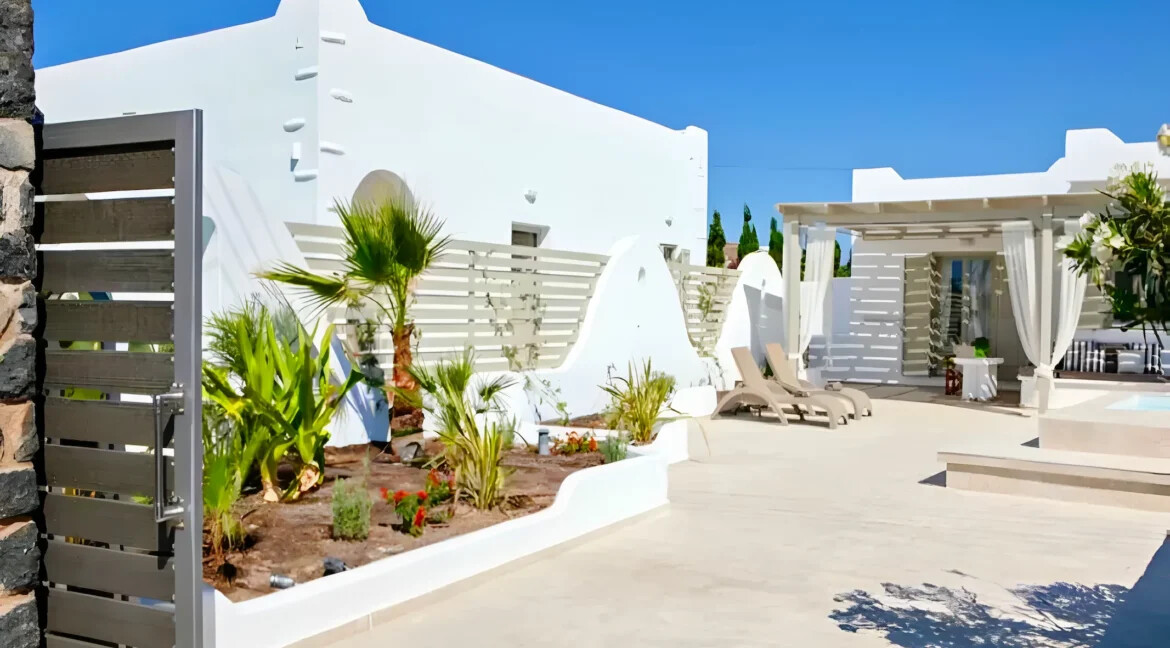 2 Houses for Sale in Santorini Perivolos 26