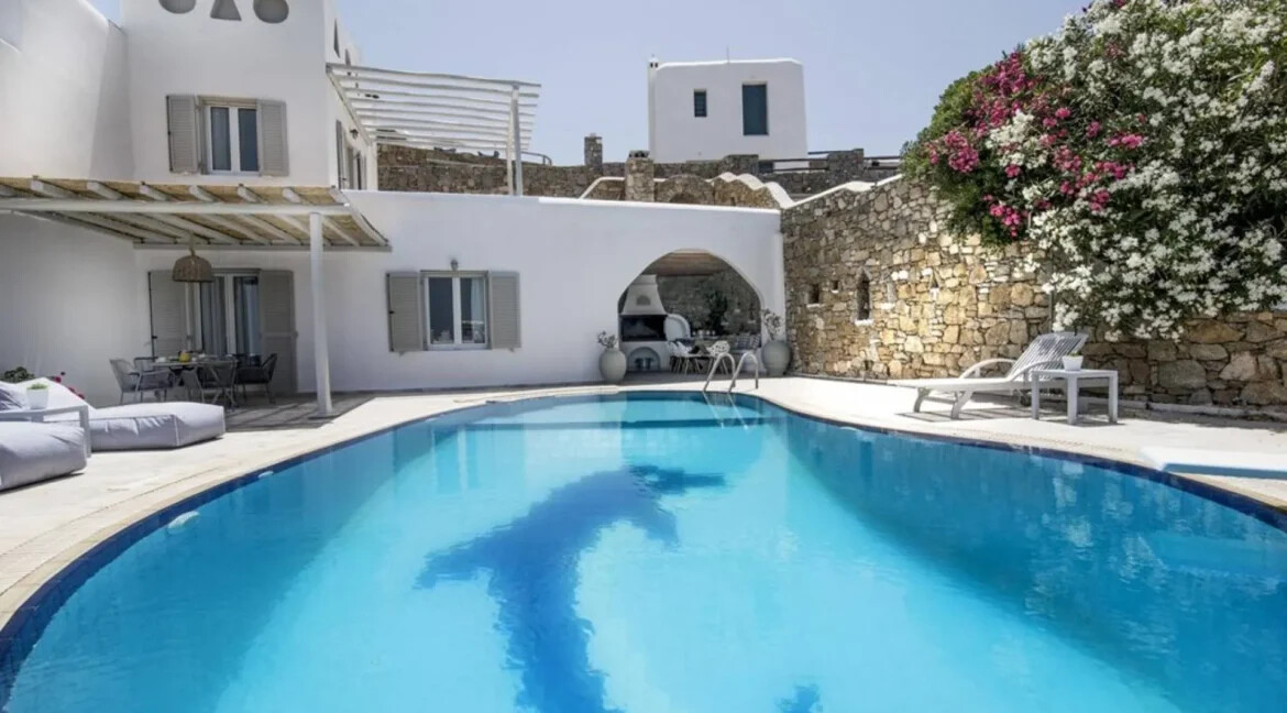 6 Bedroom Luxury House for Sale in Mykonos Greece