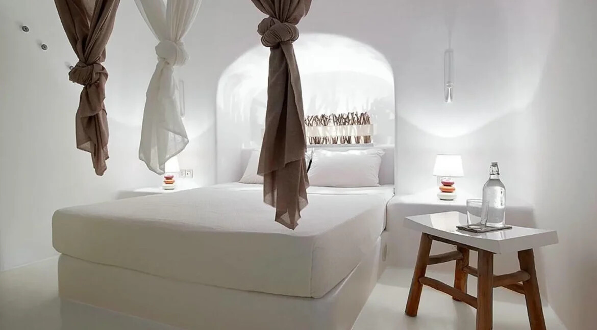 Cave House for Sale Santorini Oia 12