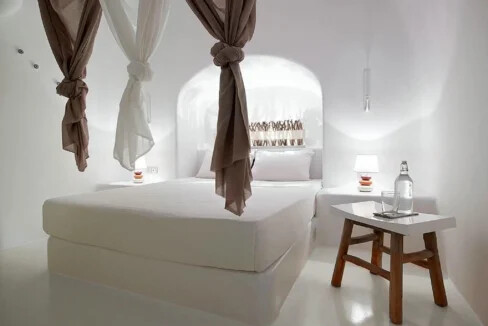 Cave House for Sale Santorini Oia 12