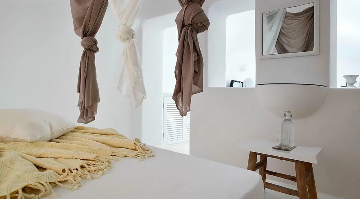 Cave House for Sale Santorini Oia 8