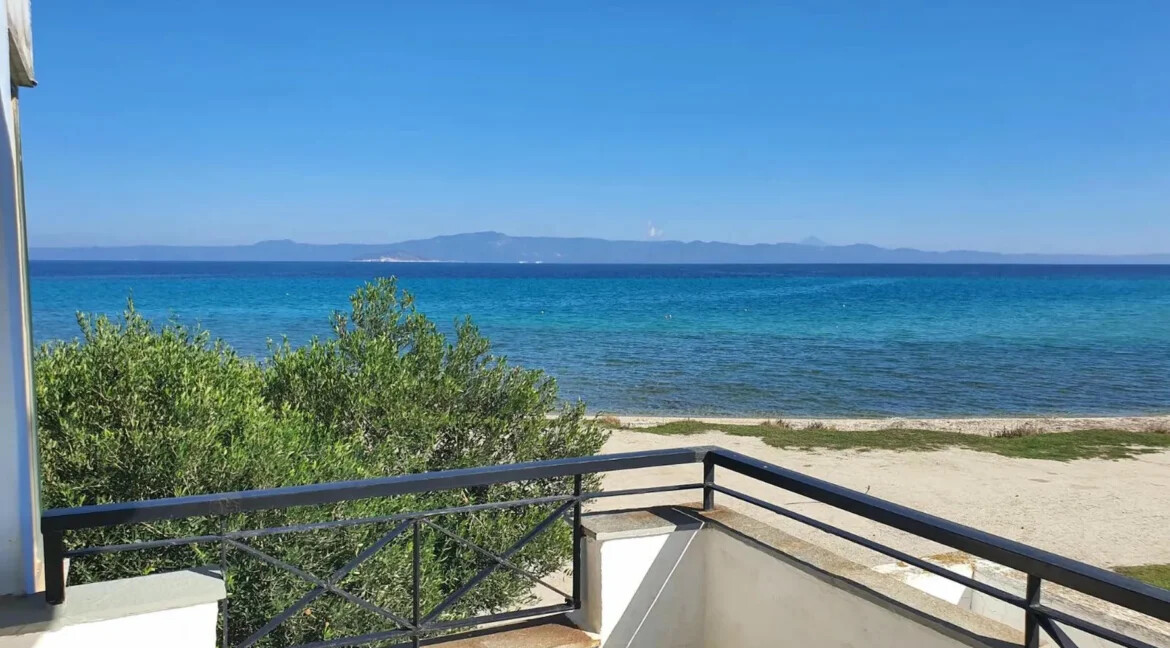 House by the Sea for Sale in Pefkohori Halkidiki