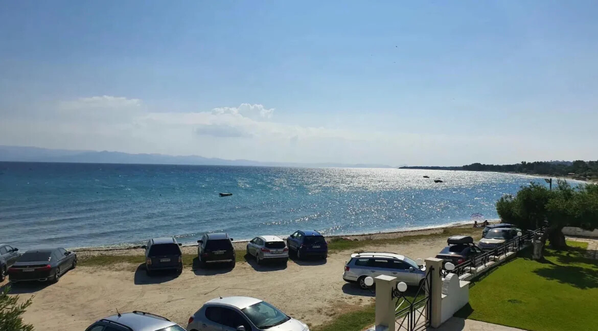 House by the Sea for Sale in Pefkohori Halkidiki 12