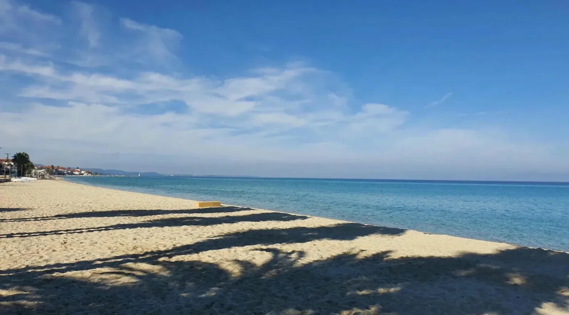 House by the Sea for Sale in Pefkohori Halkidiki 8