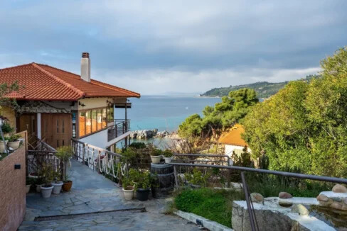 Seafront Property in Halkidiki for Sale: Rooms & Restaurant 1