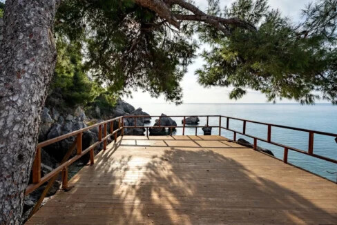 Seafront Property in Halkidiki for Sale: Rooms & Restaurant 10