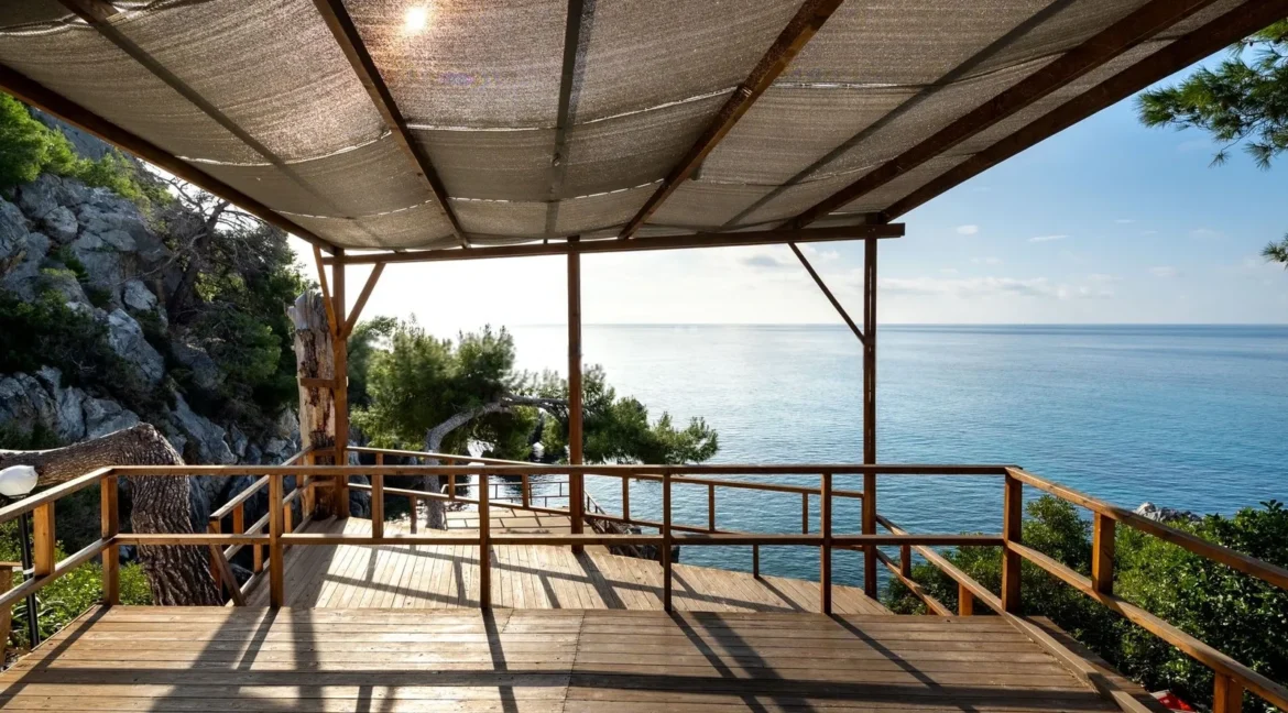 Seafront Property in Halkidiki for Sale: Rooms & Restaurant 11