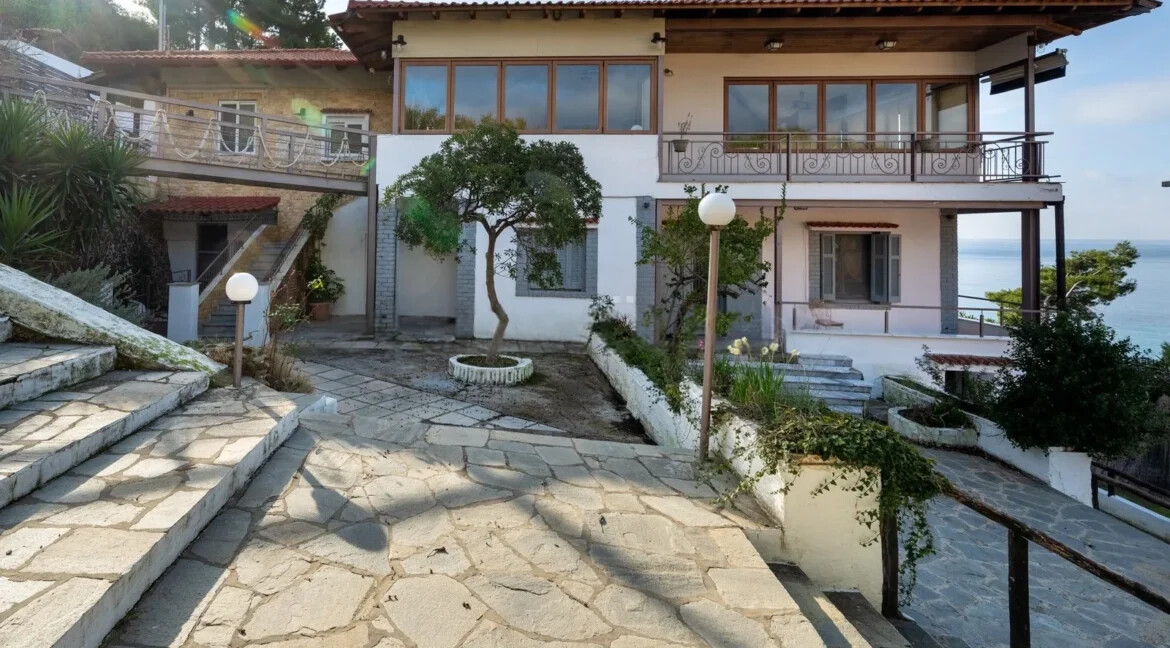 Seafront Property in Halkidiki for Sale: Rooms & Restaurant 13