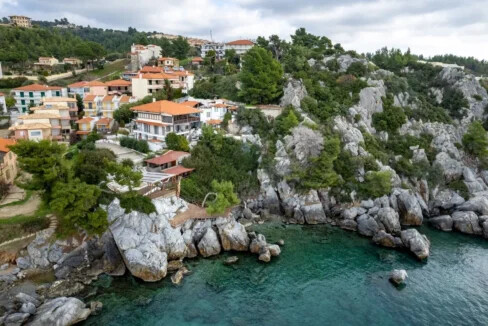 Seafront Property in Halkidiki for Sale: Rooms & Restaurant 2