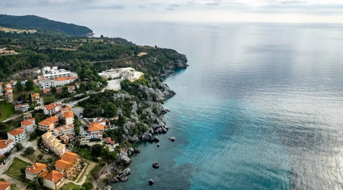 Seafront Property in Halkidiki for Sale: Rooms & Restaurant 3