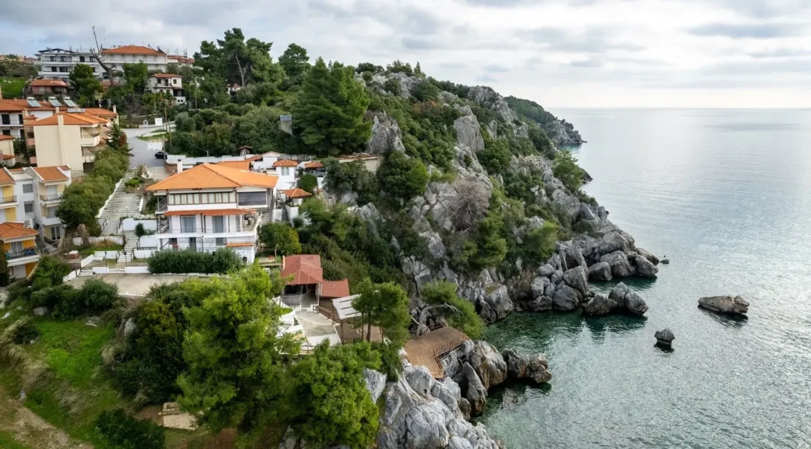 Seafront Property in Halkidiki for Sale: Rooms & Restaurant 4