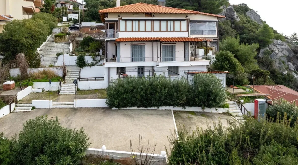 Seafront Property in Halkidiki for Sale: Rooms & Restaurant 5