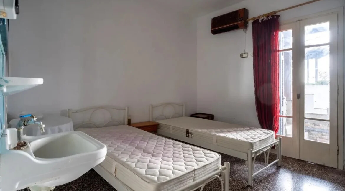 Seafront Property in Halkidiki for Sale: Rooms & Restaurant 6