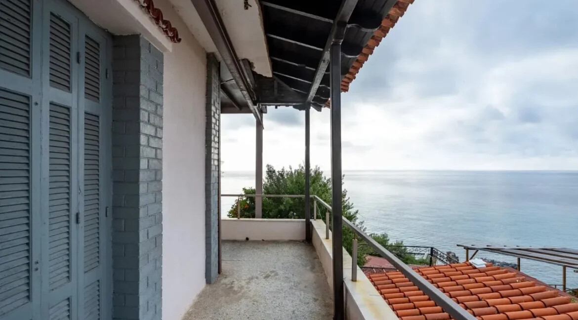 Seafront Property in Halkidiki for Sale: Rooms & Restaurant 8